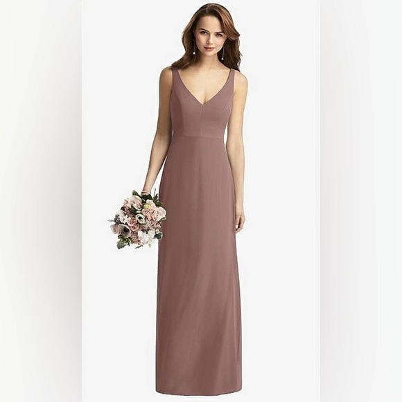 Thread Sleeveless V-Back Long Trumpet Gown - Picture 1 of 8